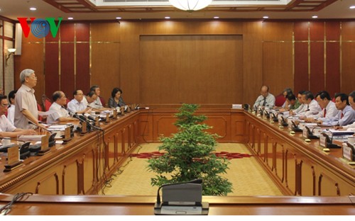 Политбюро ЦК КПВ провело рабочую встречу с ПК парткома провинции Тхыатхиен-Хюэ - ảnh 1